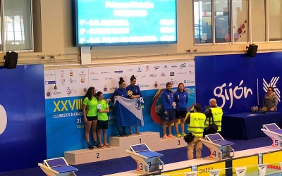 Erika Villáecija al podi femení representant al Natació Sabadell @CN_Sabadell